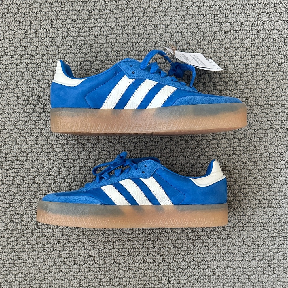 NWT WOMEN SAMBAE Adidas Royal Blue and White Casual Shoes